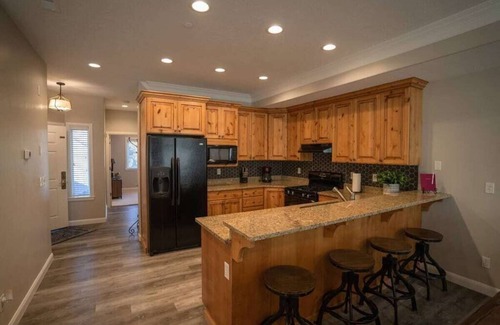 Ogden House | Lakeside Funscape | Pool | Pickleball | Hot Tub