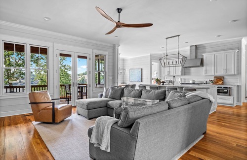 Bremen House | Lakeside Getaway at Chateau Marlowe - the perfect location for a family retreat!