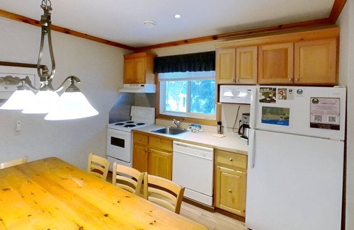Otonabee-South Monaghan Cottage | Lakeside Getaway Perfect for Families: Playgrounds & Nature Trails