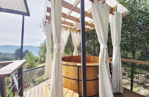 Guarne House | Lakeside Glamping with View, Fire Pit and Hammock