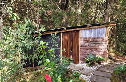 Guarne Cottage | Lakeside Glamping With View, Fire Pit & Hammock