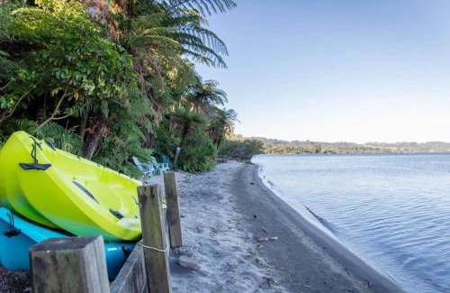Hamurana House | Lakeside Haven