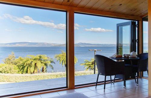 Hamurana House | Lakeside Haven