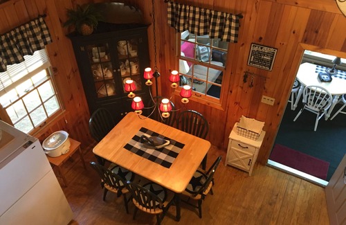 Leeds Cottage | Lakeside Housekeeping Cottage in Leeds, Maine on Androscoggin Lake
