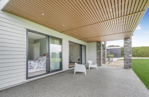Cambridge House | LakeSide Karapiro Downstairs Apartment