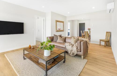 Cambridge House | LakeSide Karapiro Downstairs Apartment