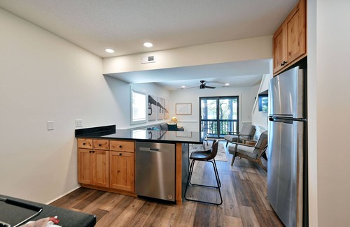 Webb Lake Condo | Lakeside Kayaking Bear Condo: Beach, Sauna, Club Room, Private Balcony