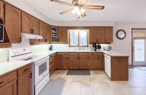 Bayfield Cottage | Lakeside Layover, King Bed! *New Sauna*