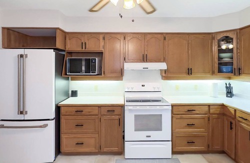 Bayfield Cottage | Lakeside Layover, King Bed! *New Sauna*
