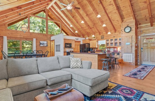 Lake Lure Cabin | Lakeside Lazy Bear Lodge, Lake Lure NC.