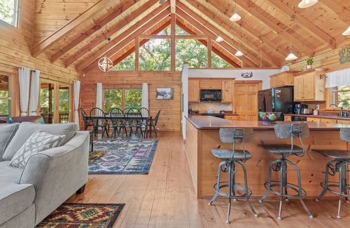 Lake Lure Cabin | Lakeside Lazy Bear Lodge, Lake Lure NC.