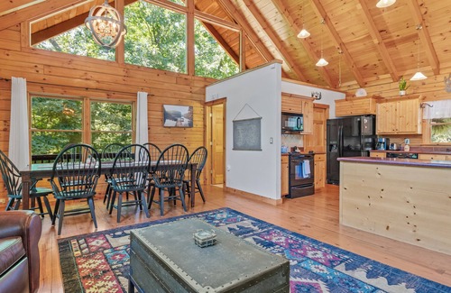 Lake Lure Cabin | Lakeside Lazy Bear Lodge, Lake Lure NC.