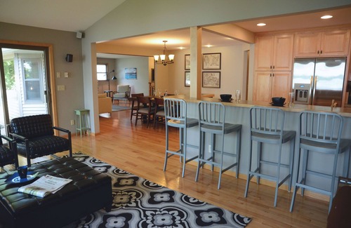 Alexandria House | Lakeside Leisure: Relax, Recharge, Reconnect!