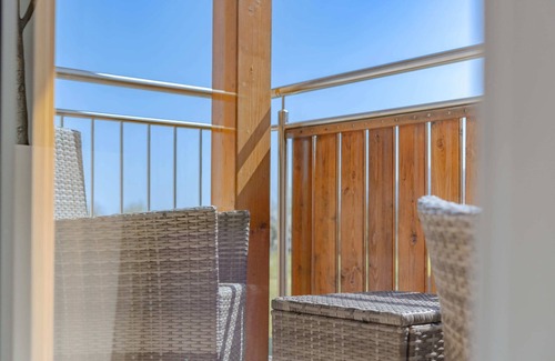Bled House | Lakeside Living: Modern Apartment Just 400m from Lake Bled