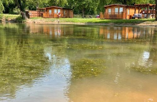 North Wheatley Cabin | Lakeside Lodge 1, with Log burning Hot Tub