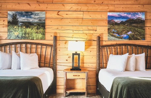 Pinedale Hotel | Lakeside Lodge Resort & Marina