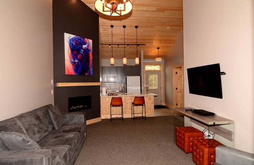 Pinedale Hotel | Lakeside Lodge Resort & Marina