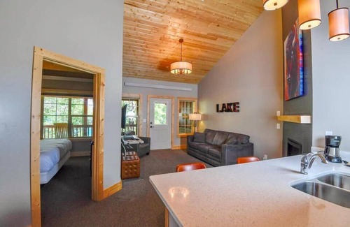 Pinedale Hotel | Lakeside Lodge Resort & Marina