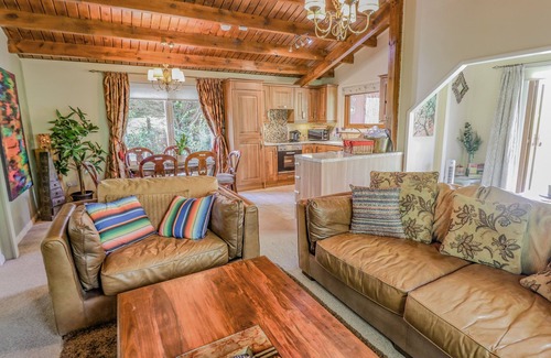 Tattershall Cottage | Lakeside Lodge Retreat