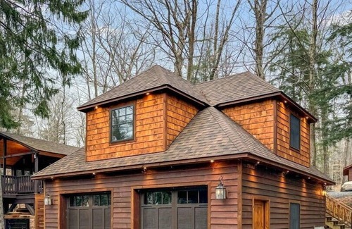 Inlet Cottage | Lakeside Lodge - The Carriage House