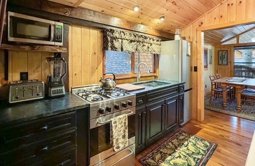 Inlet Cottage | Lakeside Lodge - Tree Top