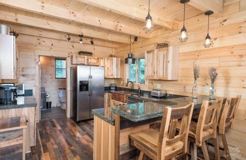 Keene Cabin | Lakeside Log Cabin | Hot Tub Arcade Views