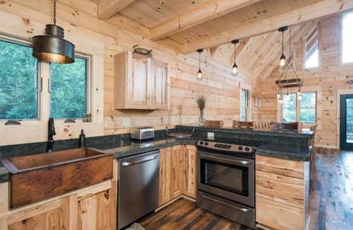 Keene Cabin | Lakeside Log Cabin | Hot Tub Arcade Views