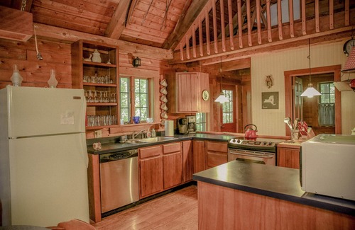 Town of Torrey Cabin | Lakeside Log Cabin in the Heart of the Finger Lakes