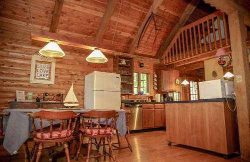 Town of Torrey Cabin | Lakeside Log Cabin in the Heart of the Finger Lakes