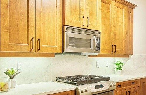 Central Okanagan Condo | Lakeside Luxe Haven