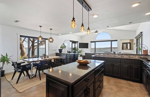 Clear Lake Condo | Lakeside Luxury~ Chic Comfort