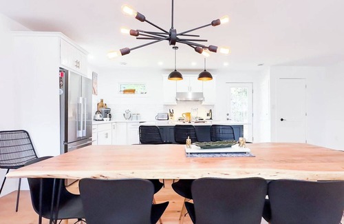 Bluewater Cottage | Lakeside Luxury: *King Bed, Gas Fireplace*