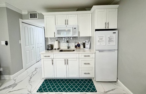 Wesley Chapel Condo | Lakeside Luxury Studio in Golf Resort: Tranquil Views, Comfortable Amenities, Prime Location
