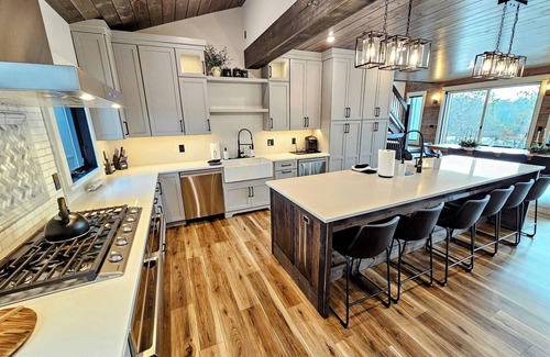 Minong Cabin | Lakeside Mansion - Pool - Hot Tubs - Home Theater