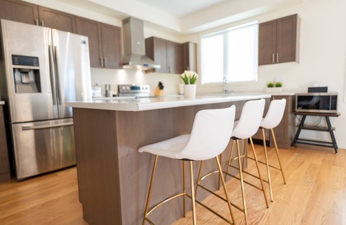 Clarington House | Lakeside Modern House 4BR - Steps to the lake
