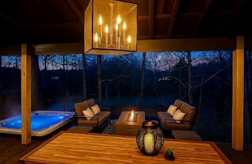 Rockbridge Cabin | Lakeside Modern Tiny Cabin w/Hot Tub, Kayaks, Fishing & Arcade - Hocking Hills!