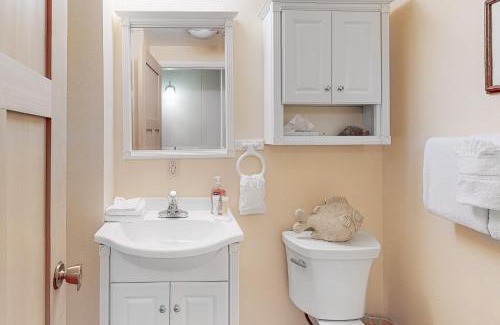 Dillon Apartment | Lakeside Mountain Retreat
