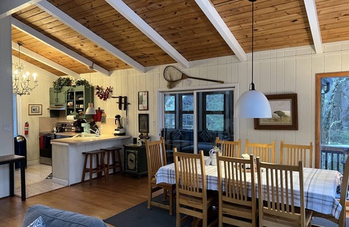 Pocono Pines House | LAKESIDE ON LAKE NAOMI - boats, hot tub, beach, dock. Dogs OK. NO EXTRA FEES