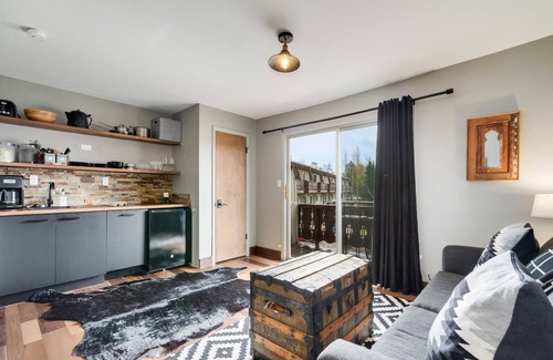 Dillon Condo | Lakeside One-Bedroom with Balcony/Views! Close to Keystone.