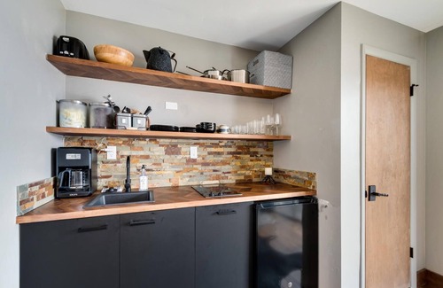 Dillon Condo | Lakeside One-Bedroom with Balcony/Views! Close to Keystone.