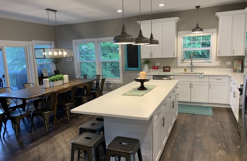 Monticello House | Lakeside Paradise