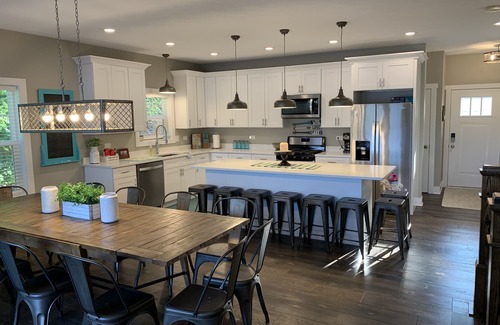Monticello House | Lakeside Paradise