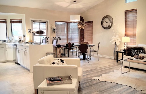 Avondale House | LAKESIDE REMODELED RETREAT MINUTES FROM SPRING TRAINING!