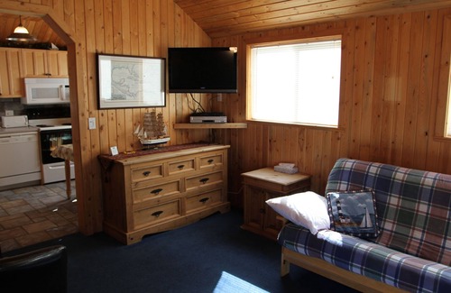 Trout Creek Hotel | Lakeside Resort and Motel
