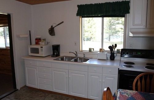 Trout Creek Hotel | Lakeside Resort and Motel