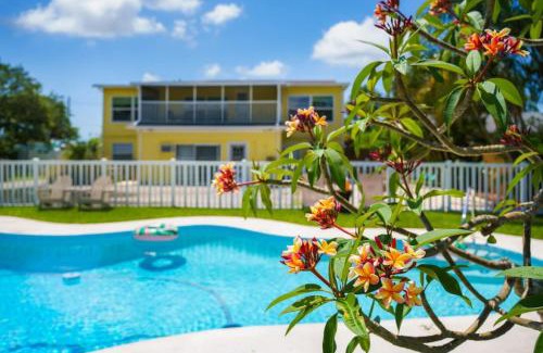 Largo Villa | Lakeside Retreat-4plex Sleeps 20