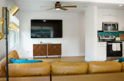 Largo Villa | Lakeside Retreat-4plex Sleeps 20