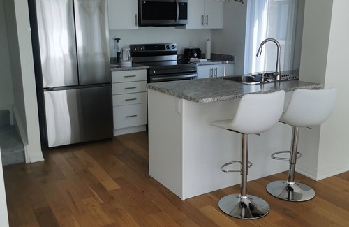 Clarington Apartment | Lakeside Retreat
