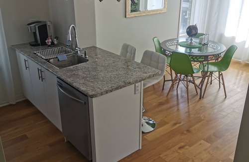 Clarington Apartment | Lakeside Retreat