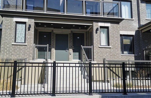 Clarington Apartment | Lakeside Retreat
